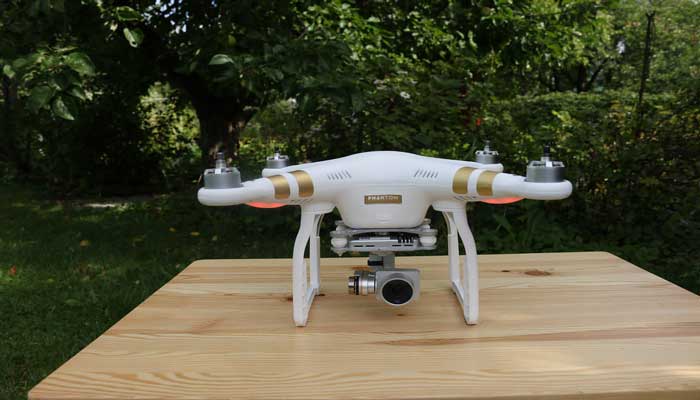 Quadcopter Reviews: DJI Phantom 3 ﻿﻿Professional ﻿﻿Quadcopter Drone with 4K UHD Video Camera